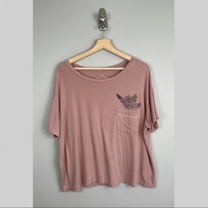 AEO Soft & Sexy Embroidered T-Shirt Pink with Front Pocket L “Find Your Wild”